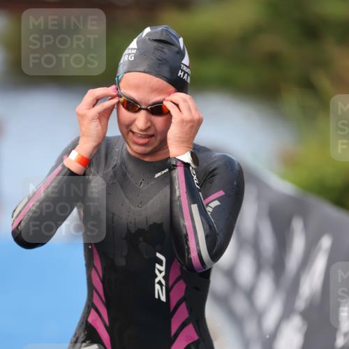 25.08.2024 - Elbe Triathlon Hamburg H.Heesch http://msf.ph/oto/6837828 25.08.2024 08:39:07 Schwimmen 66, 101, 111 meine-sportfotos.de