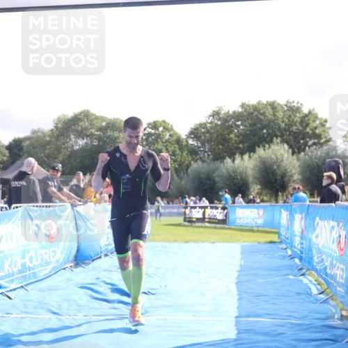 25.08.2024 - Elbe Triathlon Hamburg H.Heesch http://msf.ph/oto/6837852 25.08.2024 10:22:30 Ziel 37, 105 meine-sportfotos.de