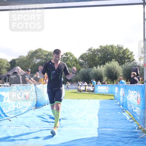 25.08.2024 - Elbe Triathlon Hamburg H.Heesch http://msf.ph/oto/6837853 25.08.2024 10:22:30 Ziel 37, 105 meine-sportfotos.de