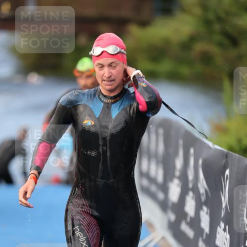 25.08.2024 - Elbe Triathlon Hamburg H.Heesch http://msf.ph/oto/6837867 25.08.2024 08:40:35 Schwimmen 62, 73, 107 meine-sportfotos.de