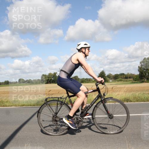 25.08.2024 - Elbe Triathlon Hamburg Fuchs,  Jonas http://msf.ph/oto/6837869 25.08.2024 10:46:36 Radfahren 723, 382, 603, 562, 574 meine-sportfotos.de