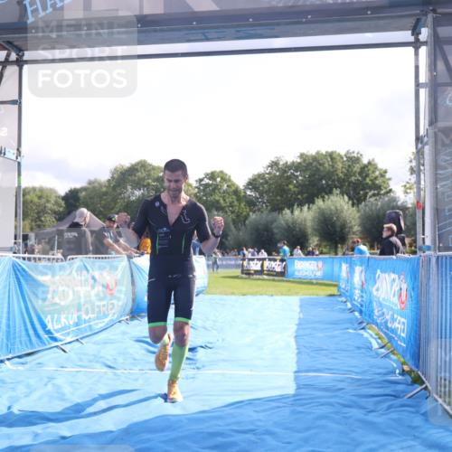 25.08.2024 - Elbe Triathlon Hamburg H.Heesch http://msf.ph/oto/6837870 25.08.2024 10:22:30 Ziel 37, 105 meine-sportfotos.de