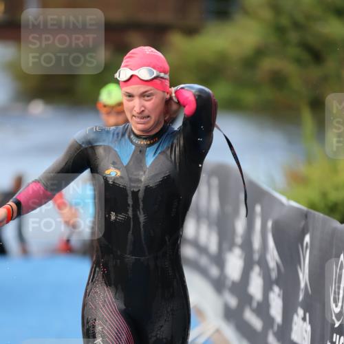 25.08.2024 - Elbe Triathlon Hamburg H.Heesch http://msf.ph/oto/6837879 25.08.2024 08:40:35 Schwimmen 62, 73, 107 meine-sportfotos.de