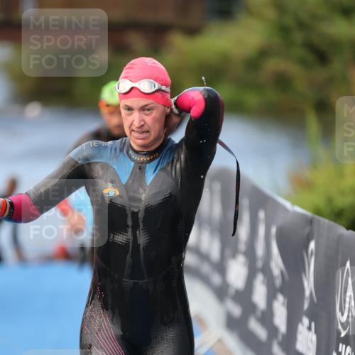 25.08.2024 - Elbe Triathlon Hamburg H.Heesch http://msf.ph/oto/6837883 25.08.2024 08:40:35 Schwimmen 62, 73, 107 meine-sportfotos.de