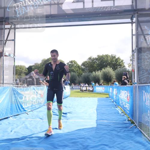 25.08.2024 - Elbe Triathlon Hamburg H.Heesch http://msf.ph/oto/6837884 25.08.2024 10:22:30 Ziel 37, 105 meine-sportfotos.de
