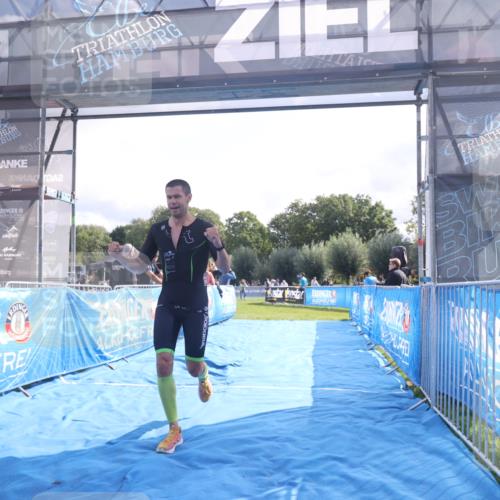 25.08.2024 - Elbe Triathlon Hamburg H.Heesch http://msf.ph/oto/6837891 25.08.2024 10:22:30 Ziel 37, 105 meine-sportfotos.de