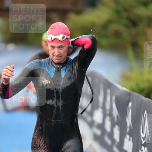 25.08.2024 - Elbe Triathlon Hamburg H.Heesch http://msf.ph/oto/6837897 25.08.2024 08:40:35 Schwimmen 62, 73, 107 meine-sportfotos.de