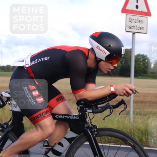 25.08.2024 - Elbe Triathlon Hamburg Fuchs,  Jonas http://msf.ph/oto/6837898 25.08.2024 08:51:43 Radfahren 180, 187 meine-sportfotos.de