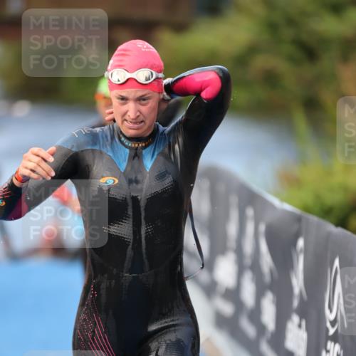 25.08.2024 - Elbe Triathlon Hamburg H.Heesch http://msf.ph/oto/6837901 25.08.2024 08:40:35 Schwimmen 62, 73, 107 meine-sportfotos.de