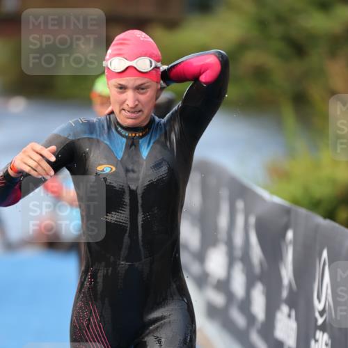 25.08.2024 - Elbe Triathlon Hamburg H.Heesch http://msf.ph/oto/6837903 25.08.2024 08:40:35 Schwimmen 62, 73, 107 meine-sportfotos.de
