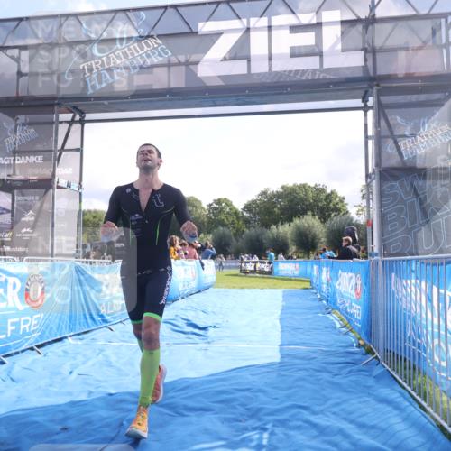 25.08.2024 - Elbe Triathlon Hamburg H.Heesch http://msf.ph/oto/6837918 25.08.2024 10:22:31 Ziel 37, 105 meine-sportfotos.de