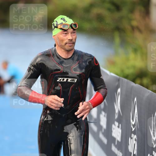 25.08.2024 - Elbe Triathlon Hamburg H.Heesch http://msf.ph/oto/6837927 25.08.2024 08:40:37 Schwimmen 62, 73, 107 meine-sportfotos.de