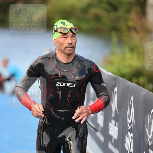 25.08.2024 - Elbe Triathlon Hamburg H.Heesch http://msf.ph/oto/6837931 25.08.2024 08:40:37 Schwimmen 62, 73, 107 meine-sportfotos.de