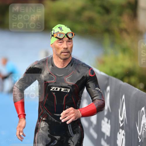 25.08.2024 - Elbe Triathlon Hamburg H.Heesch http://msf.ph/oto/6837939 25.08.2024 08:40:37 Schwimmen 62, 73, 107 meine-sportfotos.de