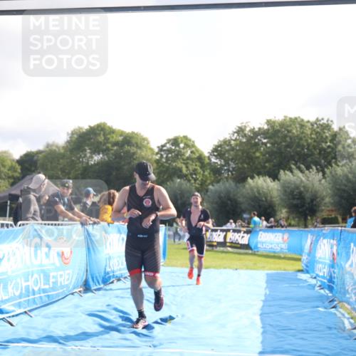 25.08.2024 - Elbe Triathlon Hamburg H.Heesch http://msf.ph/oto/6837949 25.08.2024 10:23:19 Ziel 56, 61 meine-sportfotos.de