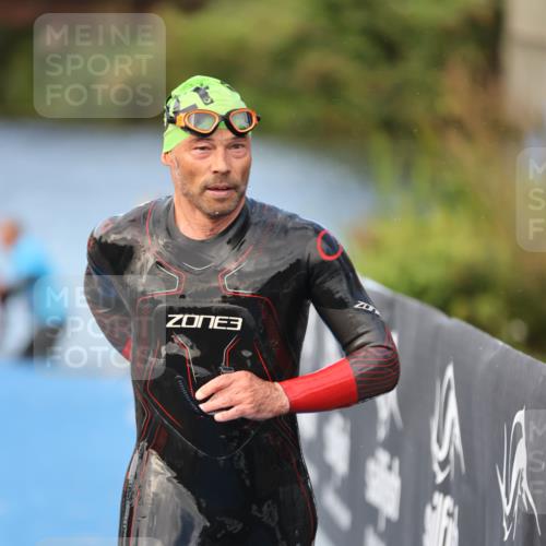 25.08.2024 - Elbe Triathlon Hamburg H.Heesch http://msf.ph/oto/6837950 25.08.2024 08:40:38 Schwimmen 62, 73, 107 meine-sportfotos.de