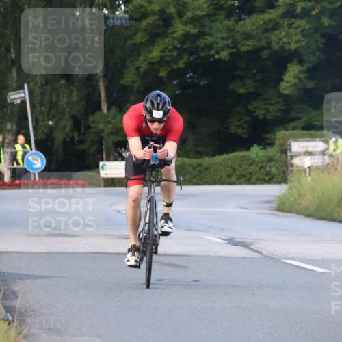 25.08.2024 - Elbe Triathlon Hamburg Fuchs,  Jonas http://msf.ph/oto/6837976 25.08.2024 08:52:43 Radfahren 71, 176, 79 meine-sportfotos.de