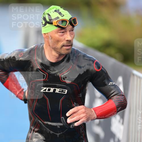 25.08.2024 - Elbe Triathlon Hamburg H.Heesch http://msf.ph/oto/6837978 25.08.2024 08:40:38 Schwimmen 62, 73, 107 meine-sportfotos.de