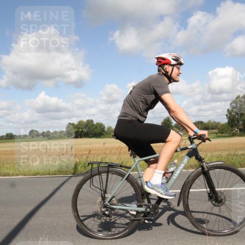 25.08.2024 - Elbe Triathlon Hamburg Fuchs,  Jonas http://msf.ph/oto/6837980 25.08.2024 10:48:04 Radfahren 1404 meine-sportfotos.de