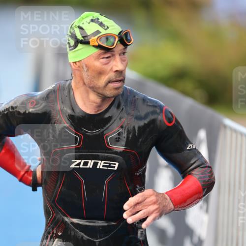 25.08.2024 - Elbe Triathlon Hamburg H.Heesch http://msf.ph/oto/6837982 25.08.2024 08:40:38 Schwimmen 62, 73, 107 meine-sportfotos.de