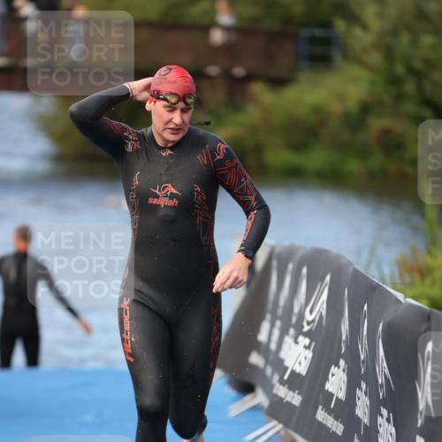 25.08.2024 - Elbe Triathlon Hamburg H.Heesch http://msf.ph/oto/6837995 25.08.2024 08:40:45 Schwimmen 62, 73, 107 meine-sportfotos.de