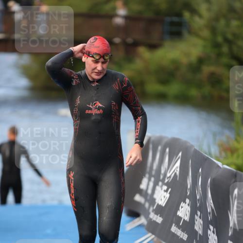 25.08.2024 - Elbe Triathlon Hamburg H.Heesch http://msf.ph/oto/6838004 25.08.2024 08:40:45 Schwimmen 62, 73, 107 meine-sportfotos.de