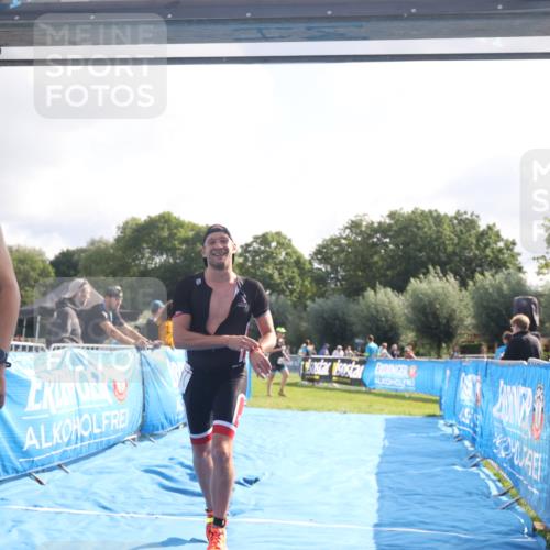 25.08.2024 - Elbe Triathlon Hamburg H.Heesch http://msf.ph/oto/6838010 25.08.2024 10:23:21 Ziel 56, 61 meine-sportfotos.de