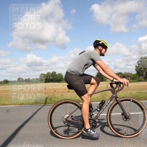 25.08.2024 - Elbe Triathlon Hamburg Fuchs,  Jonas http://msf.ph/oto/6838018 25.08.2024 10:48:51 Radfahren 628, 711, 745, 717, 568 meine-sportfotos.de