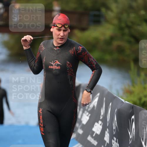 25.08.2024 - Elbe Triathlon Hamburg H.Heesch http://msf.ph/oto/6838020 25.08.2024 08:40:46 Schwimmen 62, 73, 107 meine-sportfotos.de