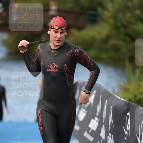 25.08.2024 - Elbe Triathlon Hamburg H.Heesch http://msf.ph/oto/6838037 25.08.2024 08:40:46 Schwimmen 62, 73, 107 meine-sportfotos.de