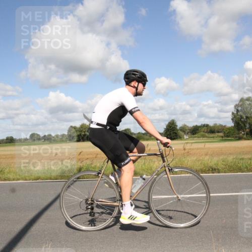 25.08.2024 - Elbe Triathlon Hamburg Fuchs,  Jonas http://msf.ph/oto/6838038 25.08.2024 10:49:05 Radfahren 729, 706, 651, 577, 692 meine-sportfotos.de