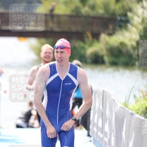 25.08.2024 - Elbe Triathlon Hamburg H.Heesch http://msf.ph/oto/6838041 25.08.2024 14:04:49 Schwimmen 24, 26, 27, 31 meine-sportfotos.de