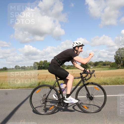 25.08.2024 - Elbe Triathlon Hamburg Fuchs,  Jonas http://msf.ph/oto/6838043 25.08.2024 10:49:08 Radfahren 706, 651, 577, 692 meine-sportfotos.de