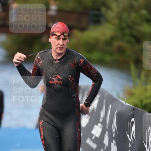 25.08.2024 - Elbe Triathlon Hamburg H.Heesch http://msf.ph/oto/6838048 25.08.2024 08:40:46 Schwimmen 62, 73, 107 meine-sportfotos.de