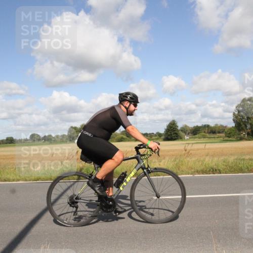 25.08.2024 - Elbe Triathlon Hamburg Fuchs,  Jonas http://msf.ph/oto/6838063 25.08.2024 10:49:21 Radfahren 707, 670, 713 meine-sportfotos.de
