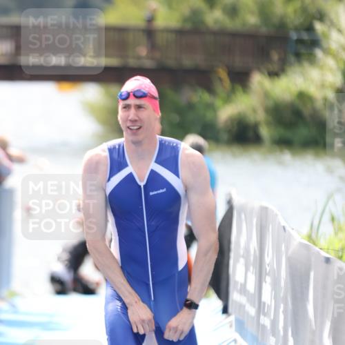 25.08.2024 - Elbe Triathlon Hamburg H.Heesch http://msf.ph/oto/6838072 25.08.2024 14:04:50 Schwimmen 24, 26, 27, 31 meine-sportfotos.de