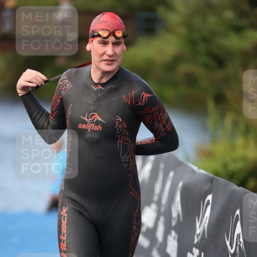 25.08.2024 - Elbe Triathlon Hamburg H.Heesch http://msf.ph/oto/6838078 25.08.2024 08:40:46 Schwimmen 62, 73, 107 meine-sportfotos.de