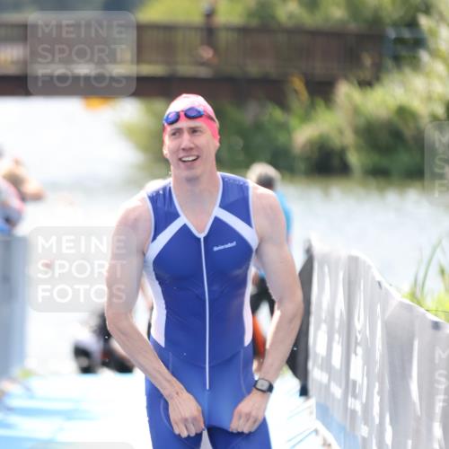 25.08.2024 - Elbe Triathlon Hamburg H.Heesch http://msf.ph/oto/6838081 25.08.2024 14:04:50 Schwimmen 24, 26, 27, 31 meine-sportfotos.de