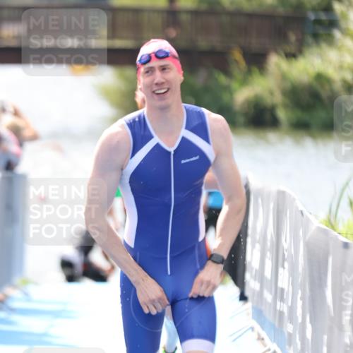 25.08.2024 - Elbe Triathlon Hamburg H.Heesch http://msf.ph/oto/6838090 25.08.2024 14:04:50 Schwimmen 24, 26, 27, 31 meine-sportfotos.de