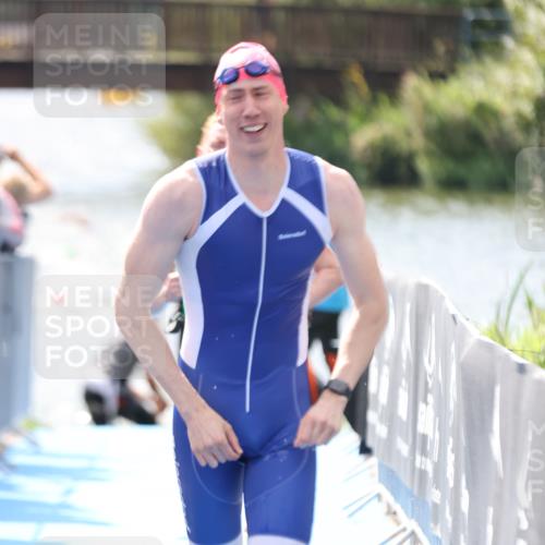 25.08.2024 - Elbe Triathlon Hamburg H.Heesch http://msf.ph/oto/6838101 25.08.2024 14:04:50 Schwimmen 24, 26, 27, 31 meine-sportfotos.de