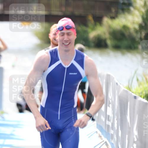 25.08.2024 - Elbe Triathlon Hamburg H.Heesch http://msf.ph/oto/6838109 25.08.2024 14:04:50 Schwimmen 24, 26, 27, 31 meine-sportfotos.de