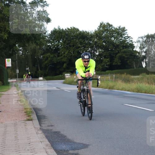 25.08.2024 - Elbe Triathlon Hamburg Fuchs,  Jonas http://msf.ph/oto/6838112 25.08.2024 08:52:51 Radfahren 190, 80, 174 meine-sportfotos.de