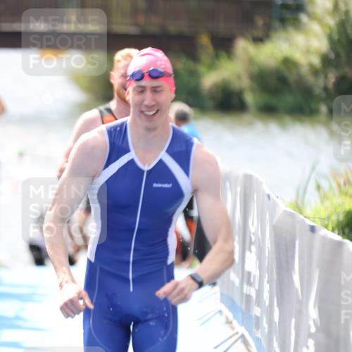 25.08.2024 - Elbe Triathlon Hamburg H.Heesch http://msf.ph/oto/6838117 25.08.2024 14:04:50 Schwimmen 24, 26, 27, 31 meine-sportfotos.de