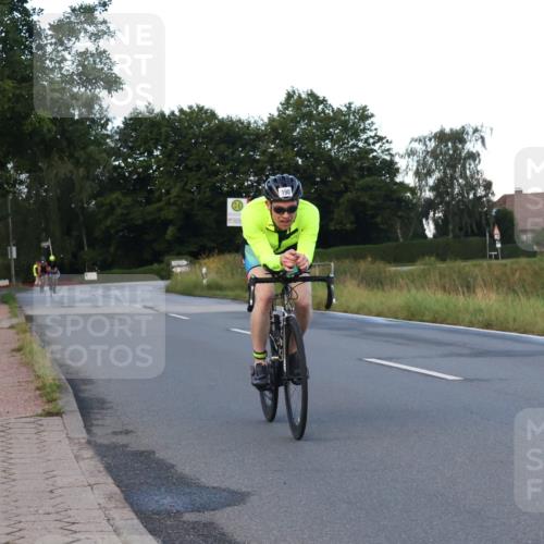 25.08.2024 - Elbe Triathlon Hamburg Fuchs,  Jonas http://msf.ph/oto/6838119 25.08.2024 08:52:52 Radfahren 190, 80, 174 meine-sportfotos.de