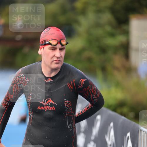 25.08.2024 - Elbe Triathlon Hamburg H.Heesch http://msf.ph/oto/6838122 25.08.2024 08:40:47 Schwimmen 62, 73, 107 meine-sportfotos.de