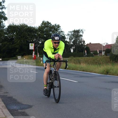 25.08.2024 - Elbe Triathlon Hamburg Fuchs,  Jonas http://msf.ph/oto/6838124 25.08.2024 08:52:52 Radfahren 190, 80, 174 meine-sportfotos.de