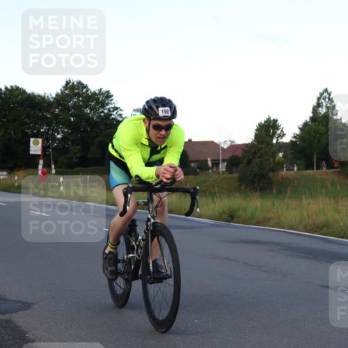 25.08.2024 - Elbe Triathlon Hamburg Fuchs,  Jonas http://msf.ph/oto/6838127 25.08.2024 08:52:52 Radfahren 190, 80, 174 meine-sportfotos.de