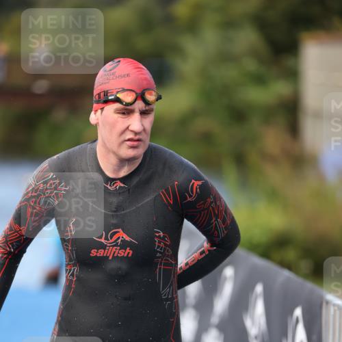 25.08.2024 - Elbe Triathlon Hamburg H.Heesch http://msf.ph/oto/6838129 25.08.2024 08:40:47 Schwimmen 62, 73, 107 meine-sportfotos.de