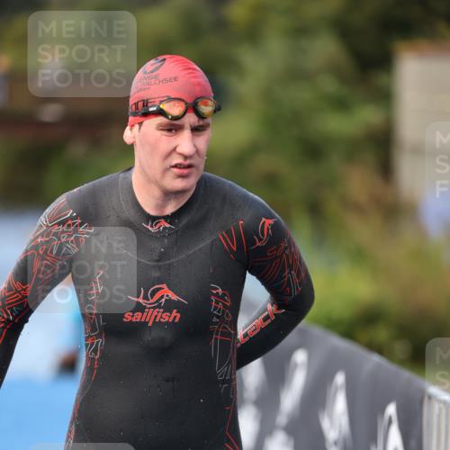 25.08.2024 - Elbe Triathlon Hamburg H.Heesch http://msf.ph/oto/6838133 25.08.2024 08:40:47 Schwimmen 62, 73, 107 meine-sportfotos.de