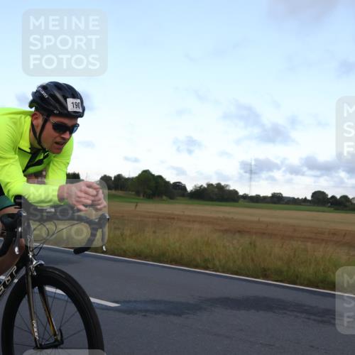 25.08.2024 - Elbe Triathlon Hamburg Fuchs,  Jonas http://msf.ph/oto/6838134 25.08.2024 08:52:52 Radfahren 190, 80, 174 meine-sportfotos.de